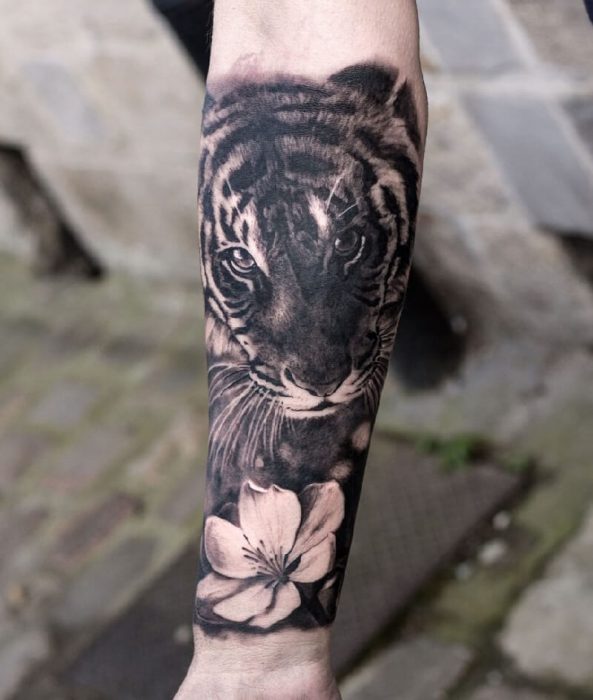 tiger tattoos - tiger tattoos meaning - tiger tattoos with flowers